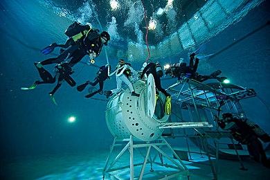 《禁闭求生2》Steam多半好评 优化确实是大问题、在线峰值接近5万人